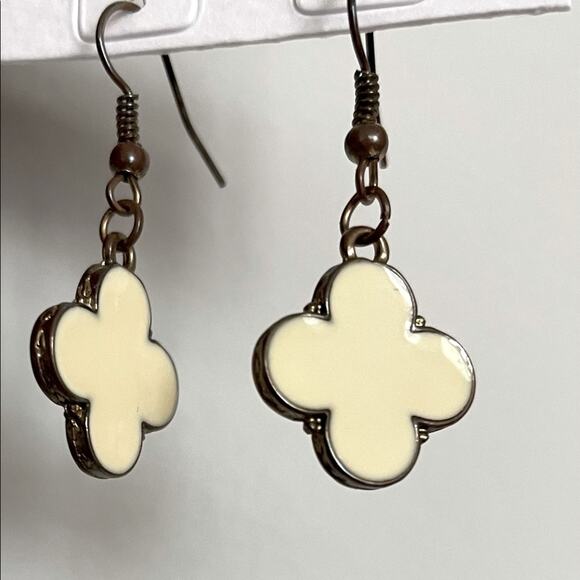 Womens Clover Style Earrings Cream in a Brass Setting Western Dainty - Picture 1 of 3